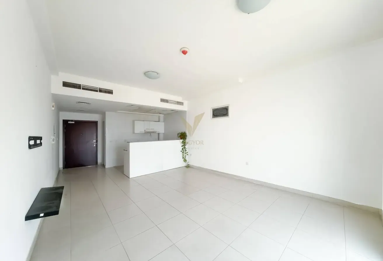 VACANT STUDIO | COMMUNITY VIEW | PRIME LOCATION