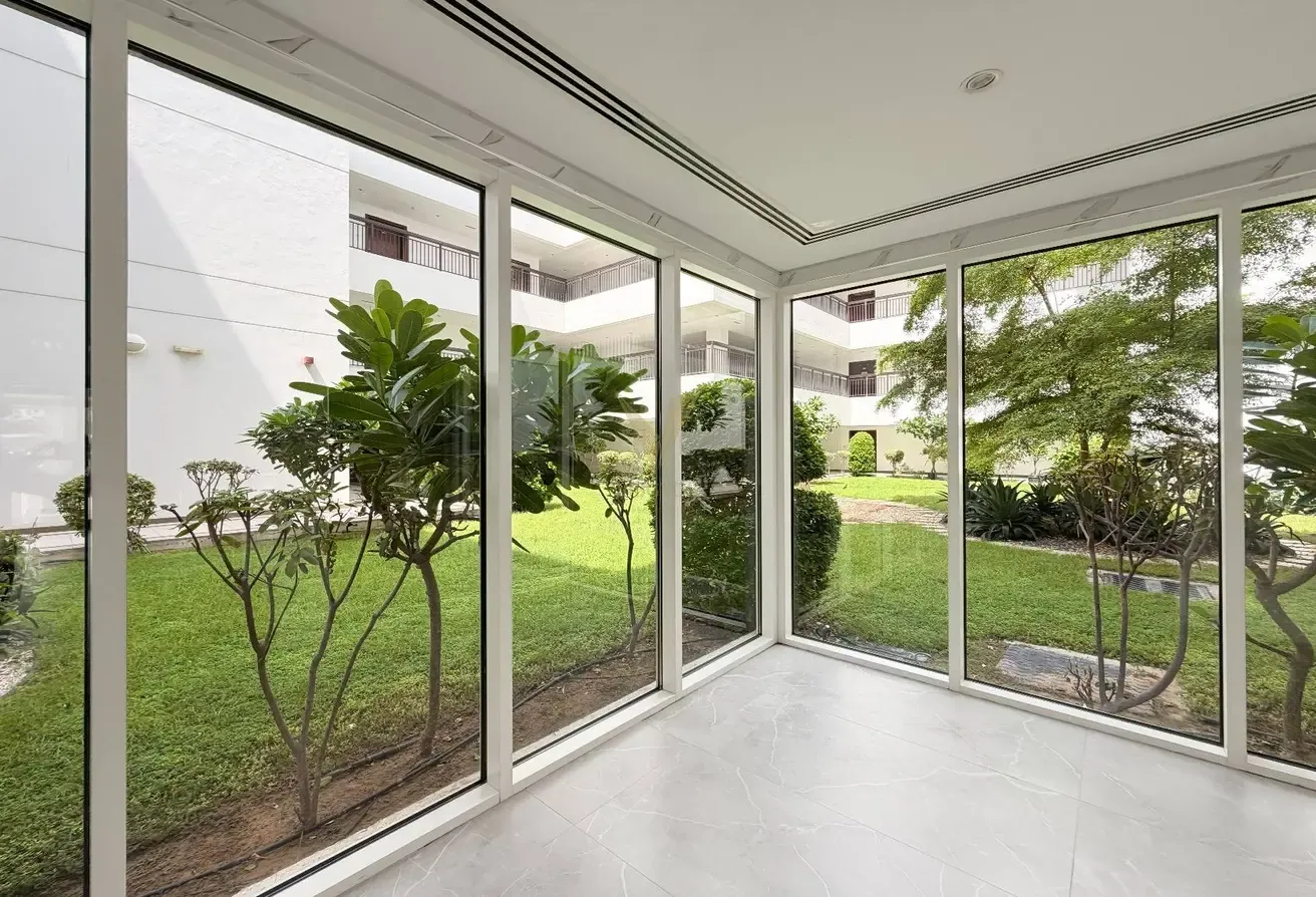 VACANT STUDIO | COMMUNITY VIEW | PRIME LOCATION