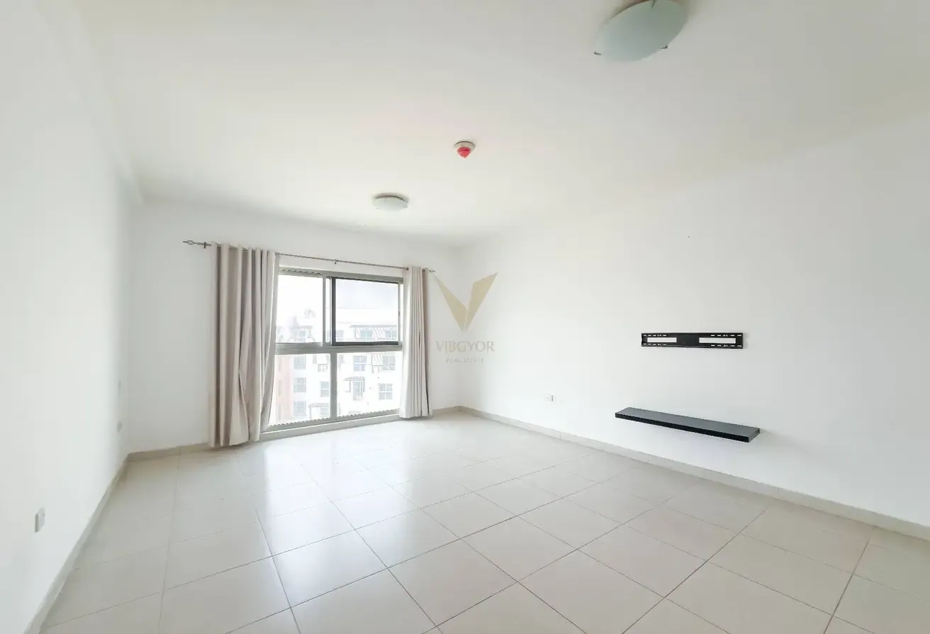 VACANT STUDIO | COMMUNITY VIEW | PRIME LOCATION