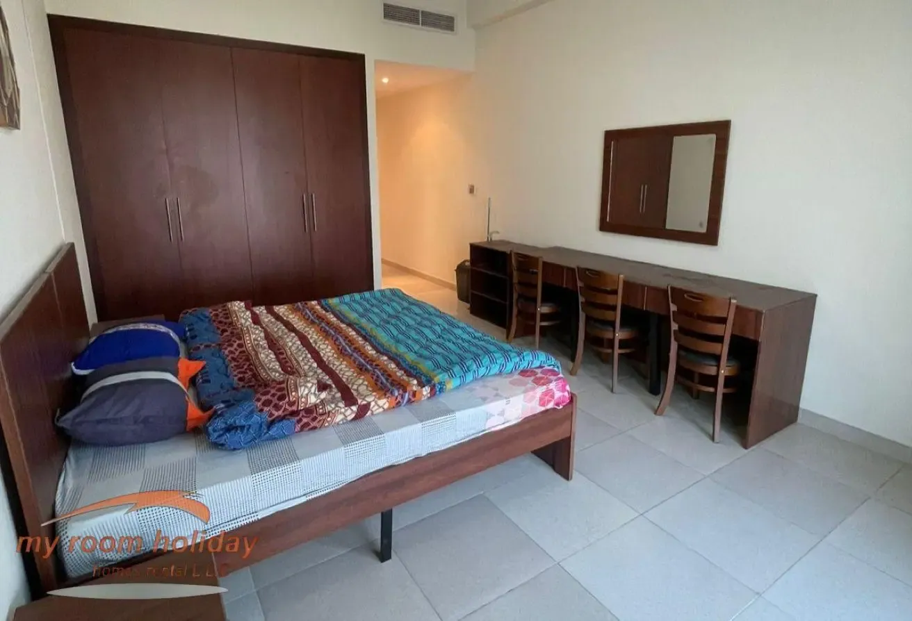 No Commission 4BHK Staff Apt-2550 Sqft-200K Yearly