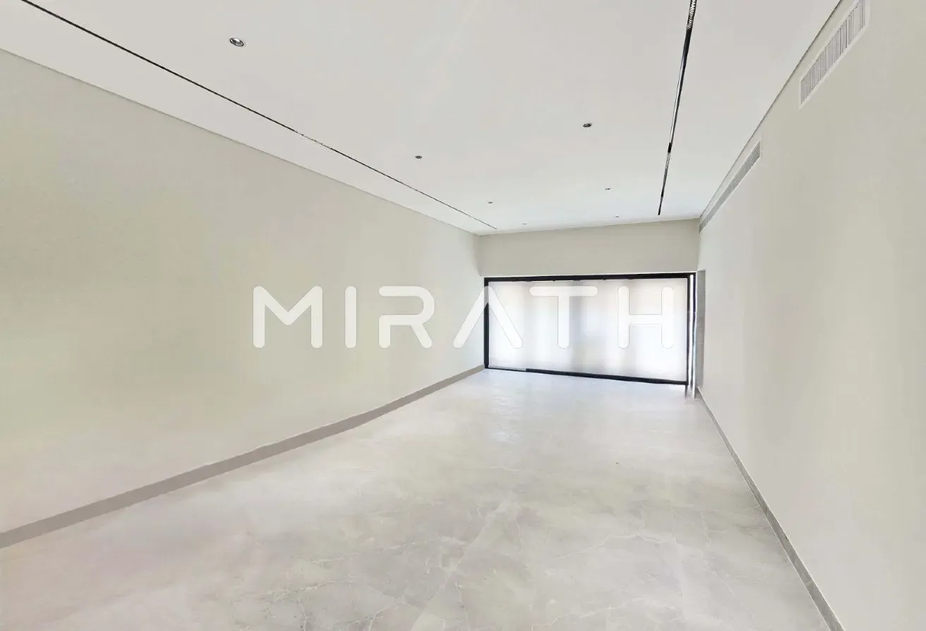 Elegant Villa | Pool and Garden| Renovated