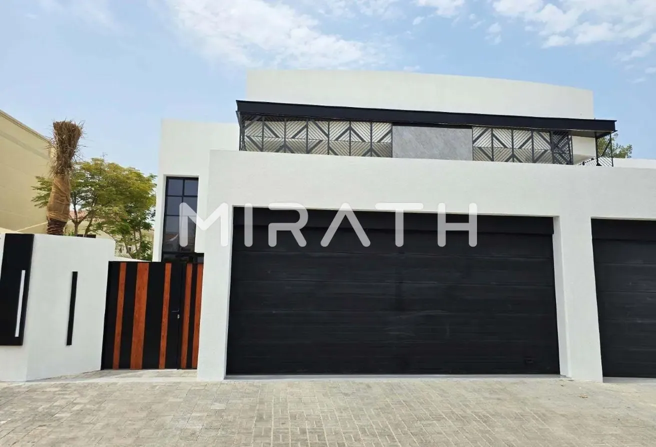 Elegant Villa | Pool and Garden| Renovated