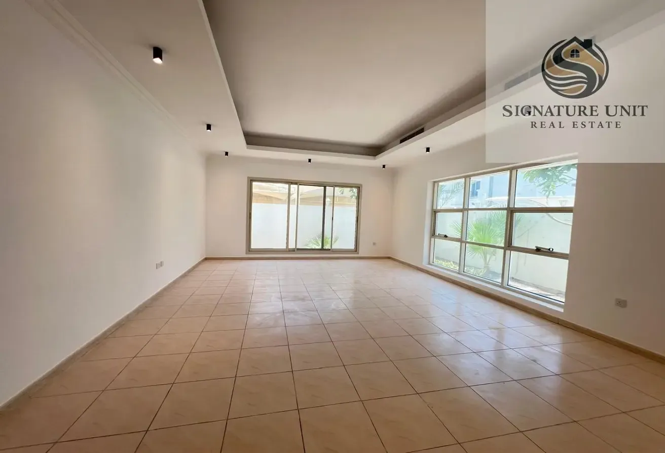 Luxury 4-BR |Driver & Maid|2 Kitchen | Beach View