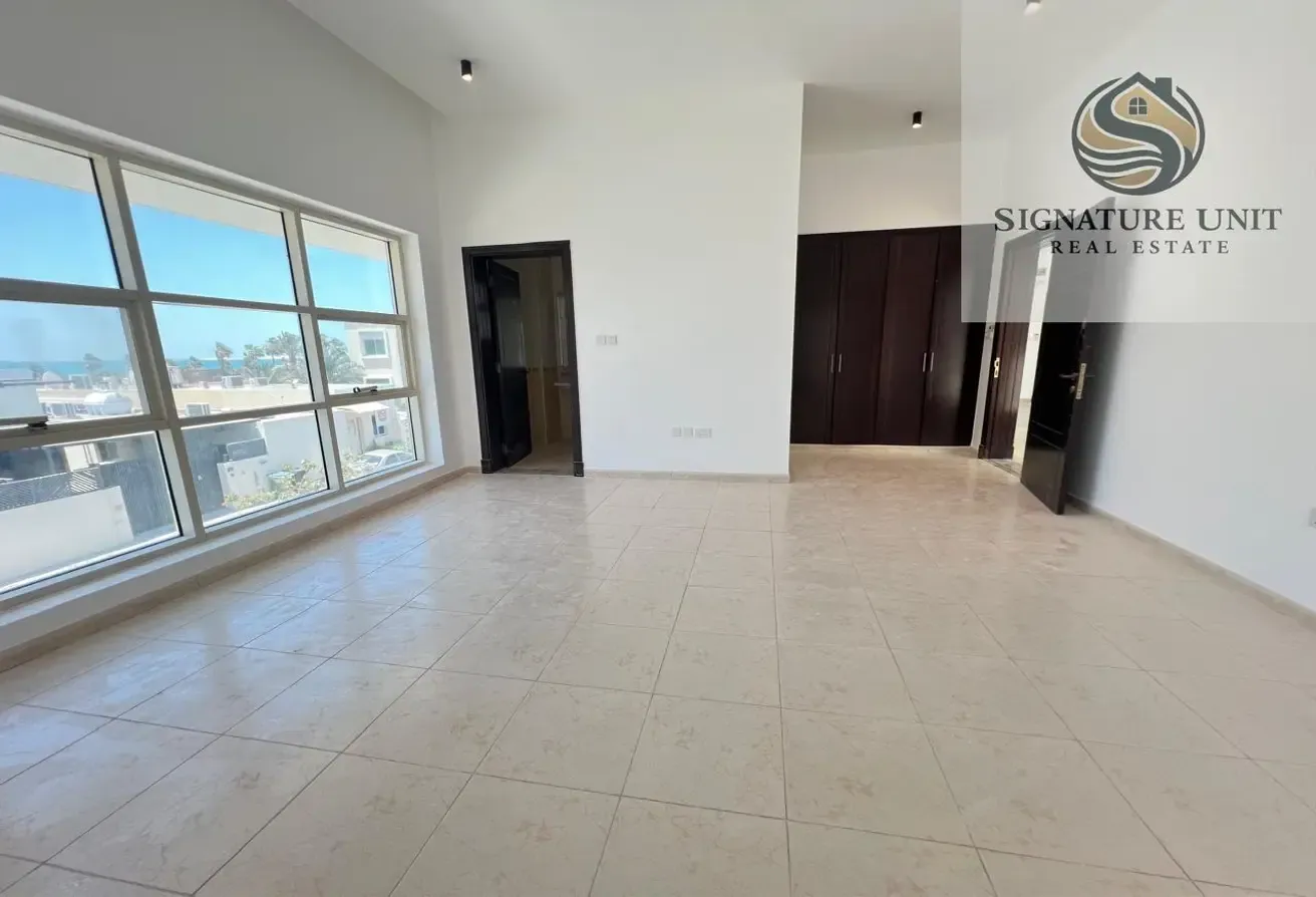 Luxury 4-BR |Driver & Maid|2 Kitchen | Beach View