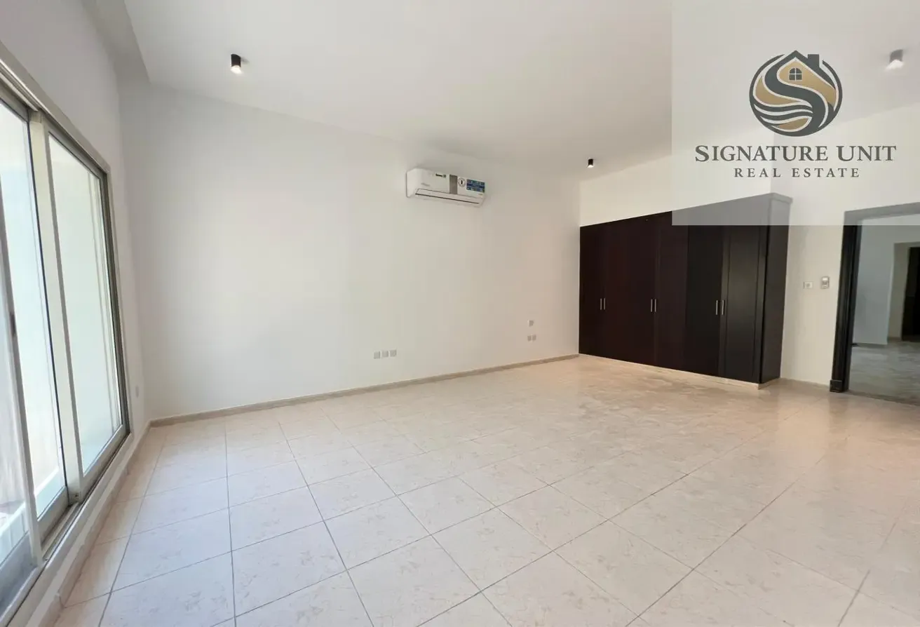 Luxury 4-BR |Driver & Maid|2 Kitchen | Beach View