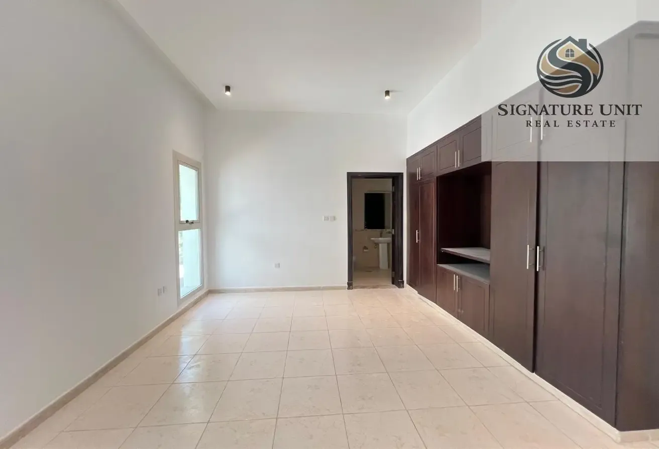 Luxury 4-BR |Driver & Maid|2 Kitchen | Beach View