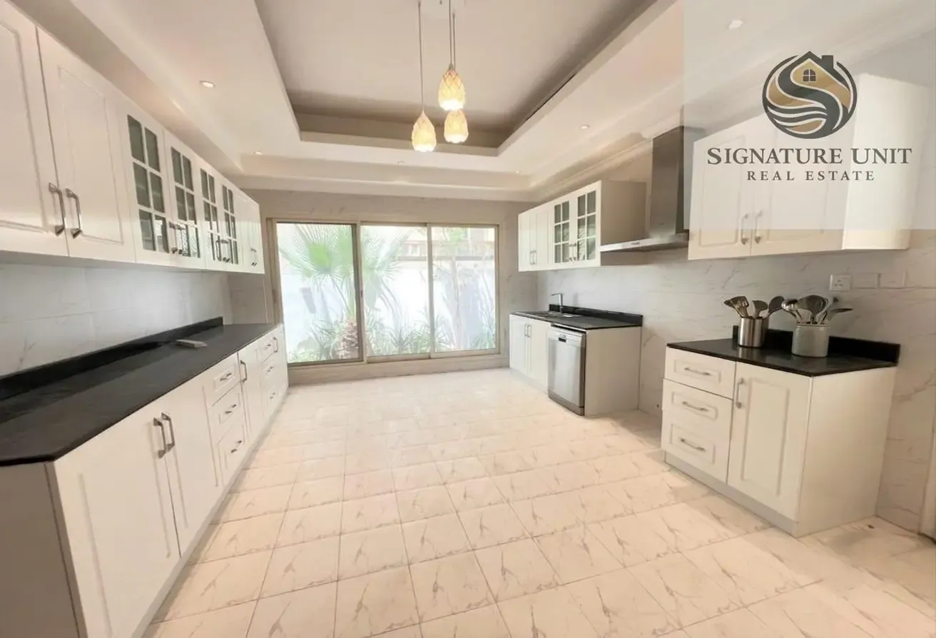 Luxury 4-BR |Driver & Maid|2 Kitchen | Beach View