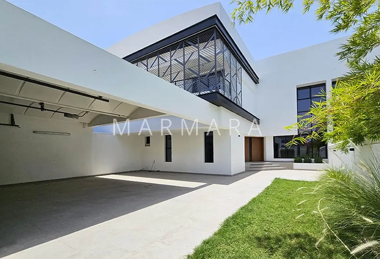 Contemporary 4-Bed | Private Pool | Prime Area