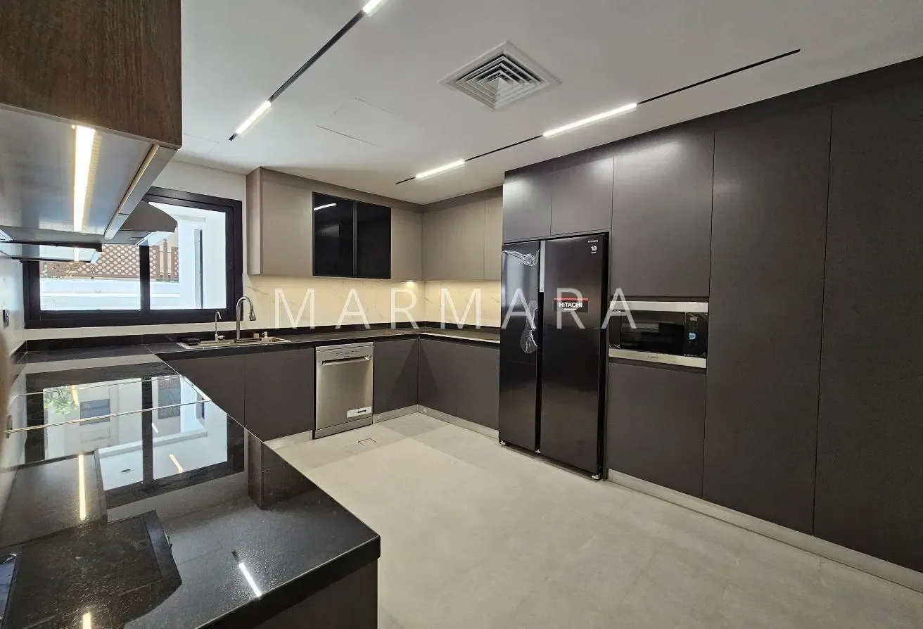 Contemporary 4-Bed | Private Pool | Prime Area