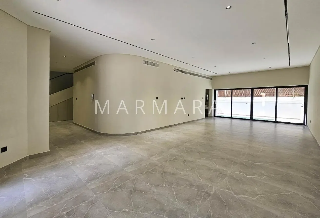 Contemporary 4-Bed | Private Pool | Prime Area