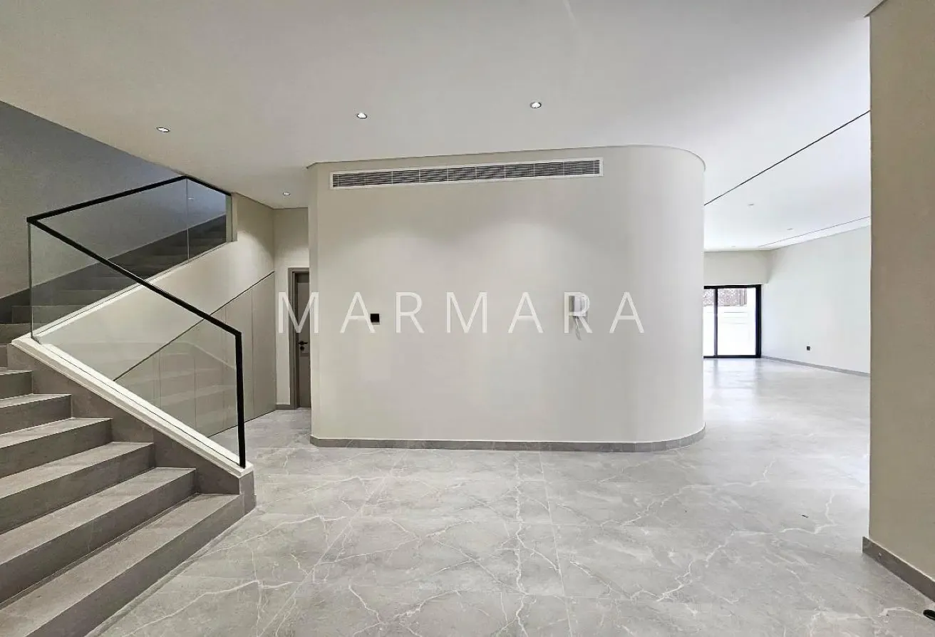 Contemporary 4-Bed | Private Pool | Prime Area