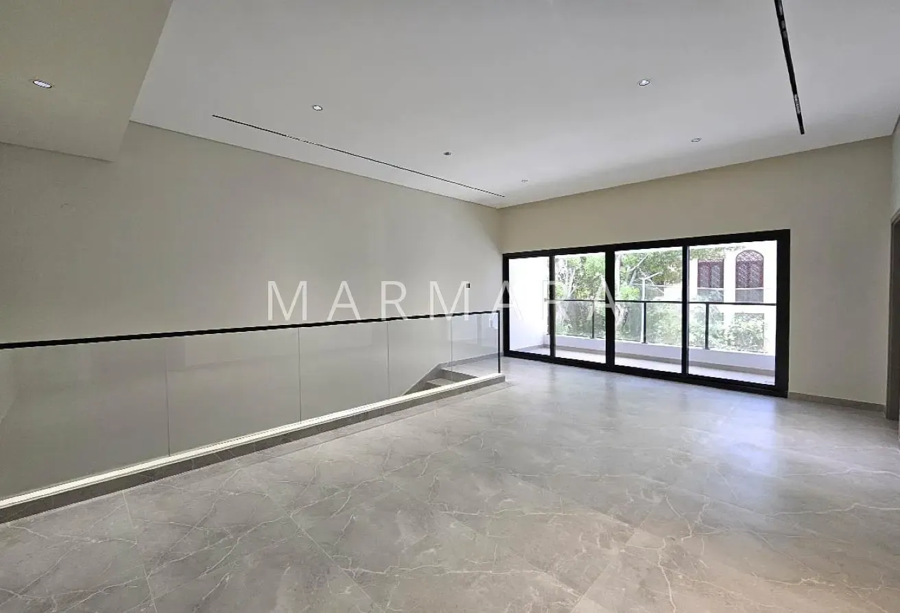 Contemporary 4-Bed | Private Pool | Prime Area