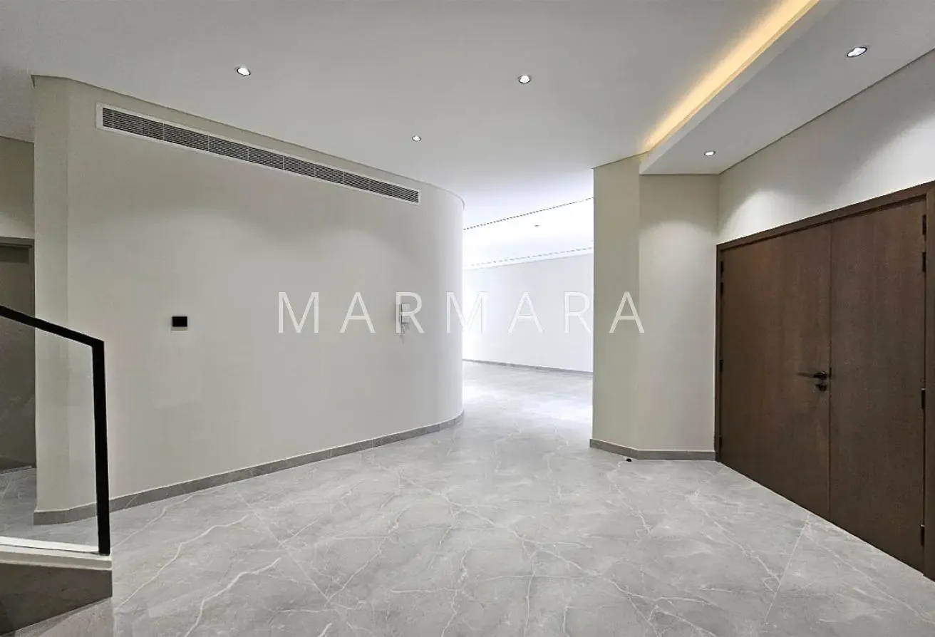 Contemporary 4-Bed | Private Pool | Prime Area