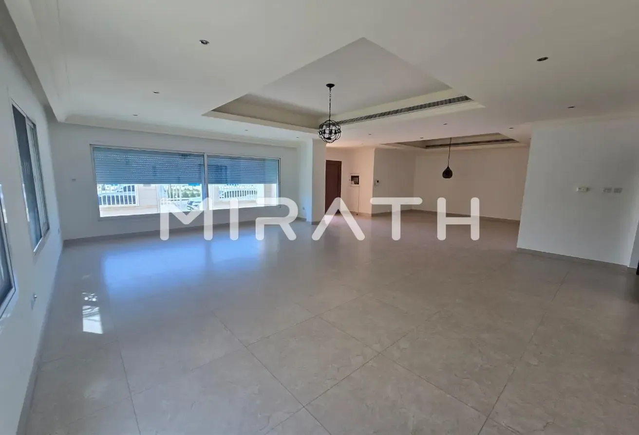 INDEPENDENT VILLA KITE BEACH FACING READY TO MOVE IN