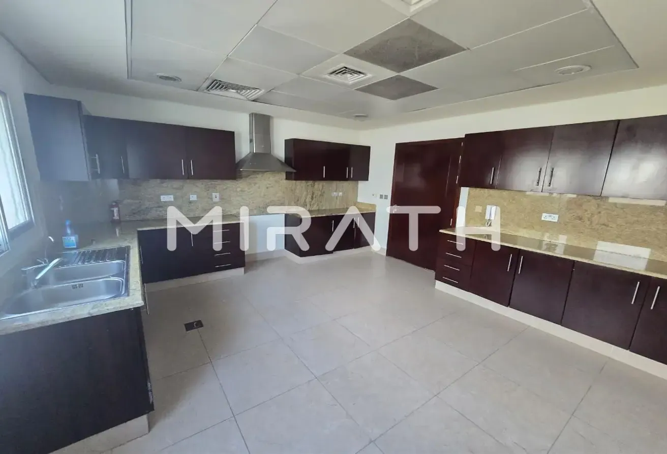 INDEPENDENT VILLA KITE BEACH FACING READY TO MOVE IN