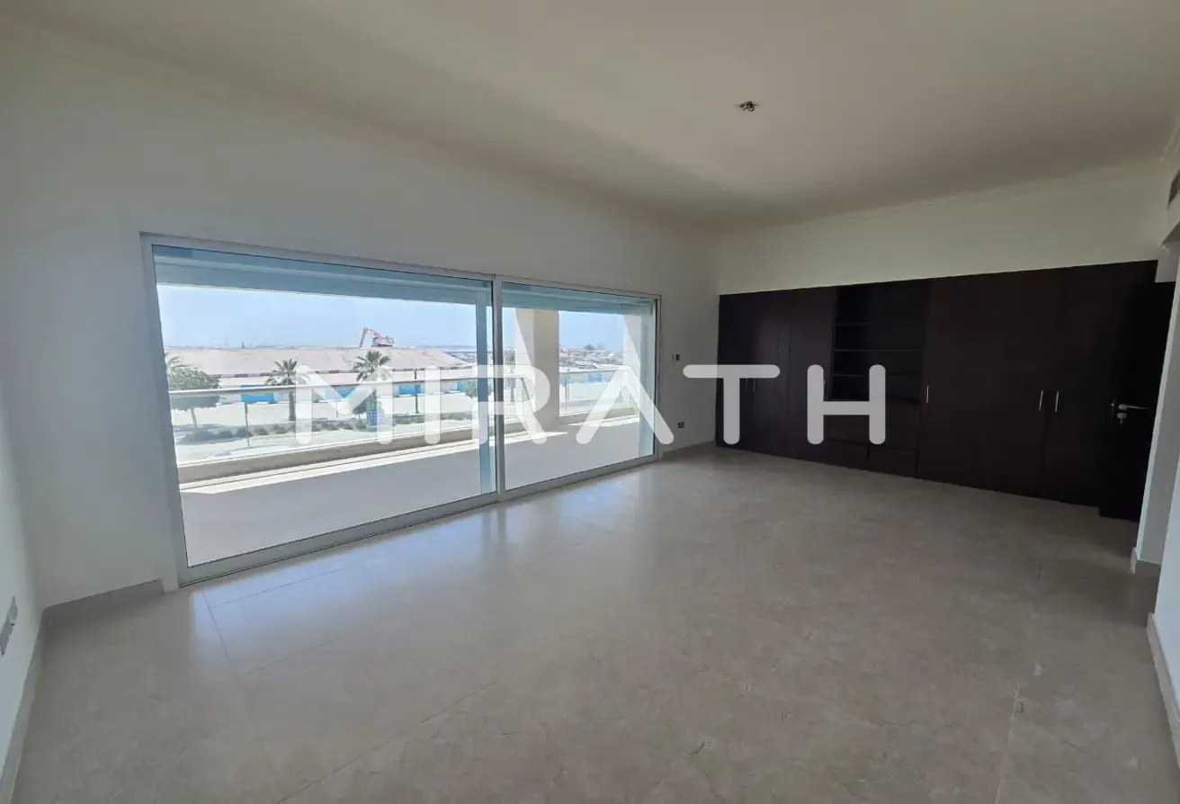 INDEPENDENT VILLA KITE BEACH FACING READY TO MOVE IN