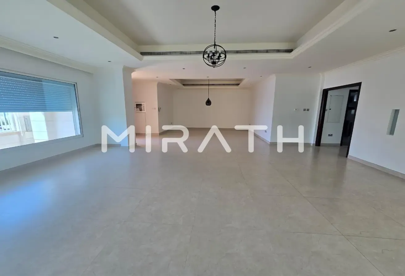 INDEPENDENT VILLA KITE BEACH FACING READY TO MOVE IN