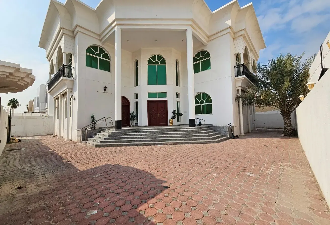 Spacious 4BR | Majilis | Kite beach side