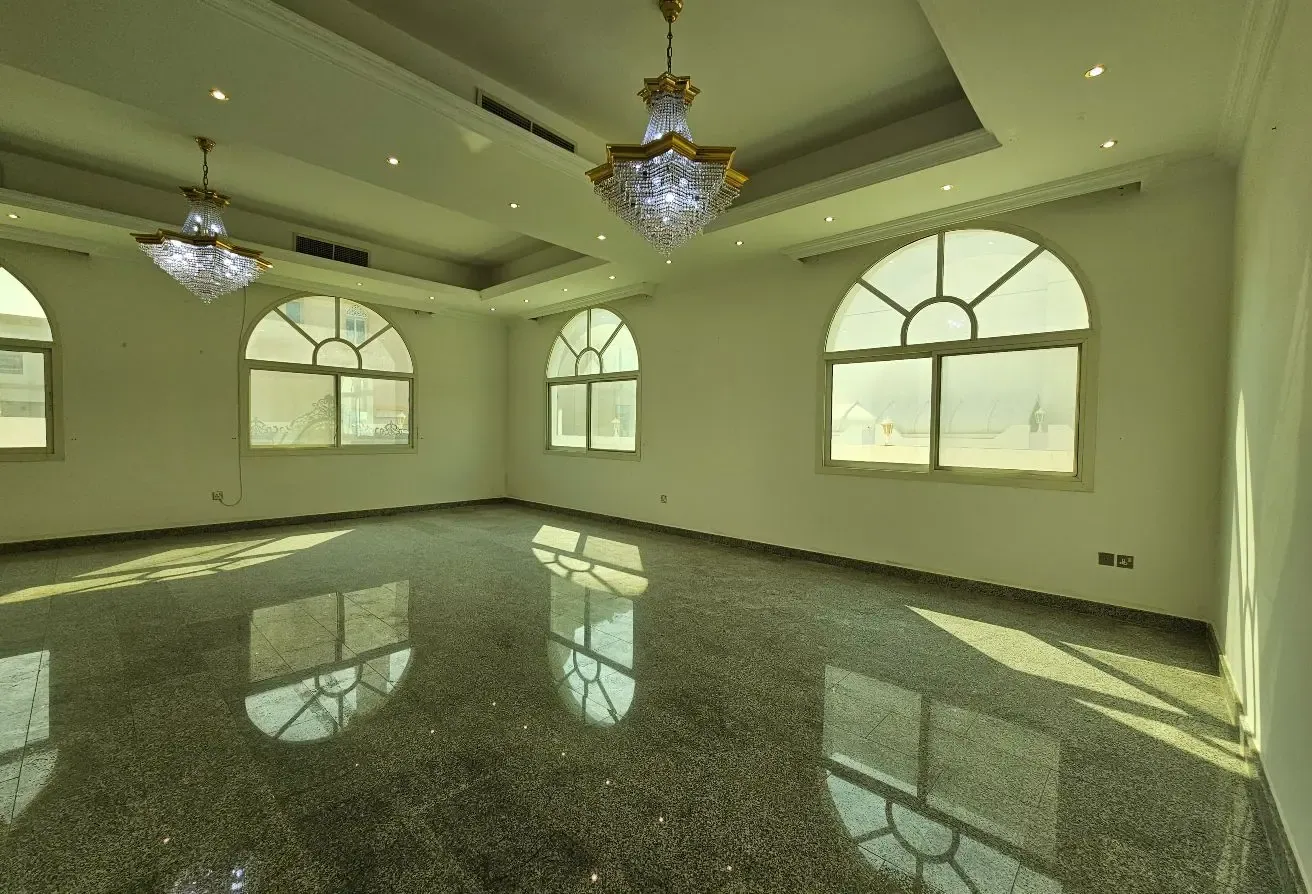 Spacious 4BR | Majilis | Kite beach side
