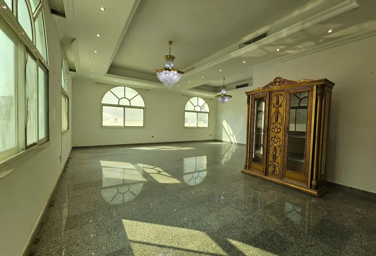Spacious 4BR | Majilis | Kite beach side