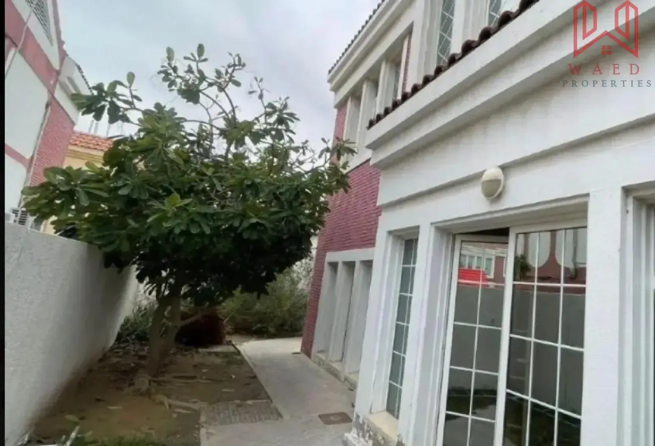 Spacious 4-BR Villa for Rent | Prime Location |