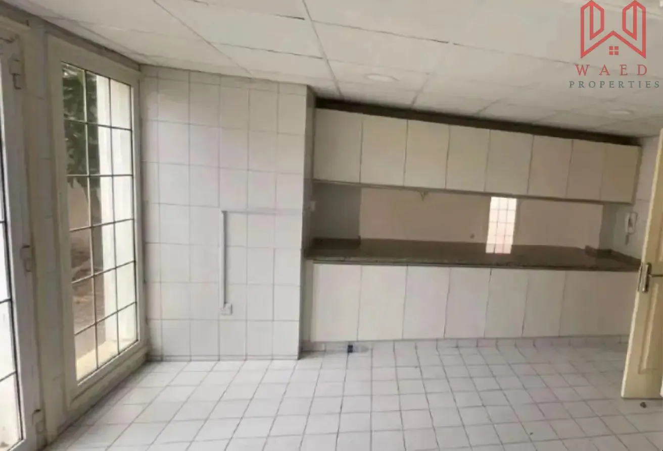 Spacious 4-BR Villa for Rent | Prime Location |