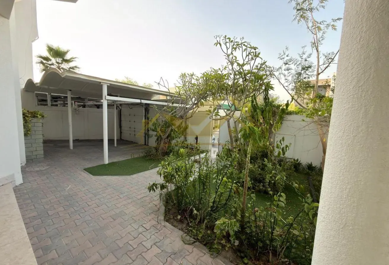 Modern 4 BR Villa with balcony | Neutral tones