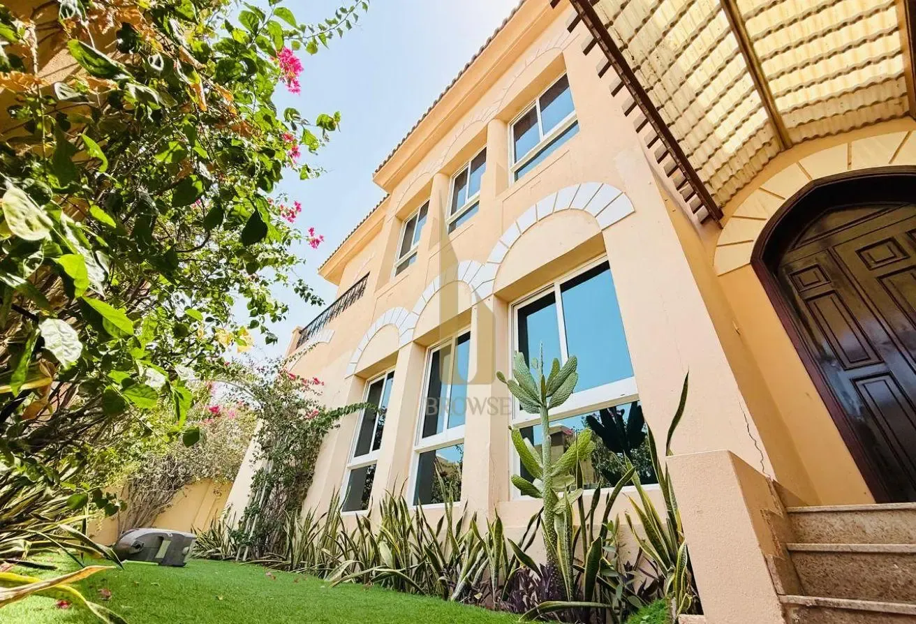 Shared Pool | 4BR Ensuite + Private Garden