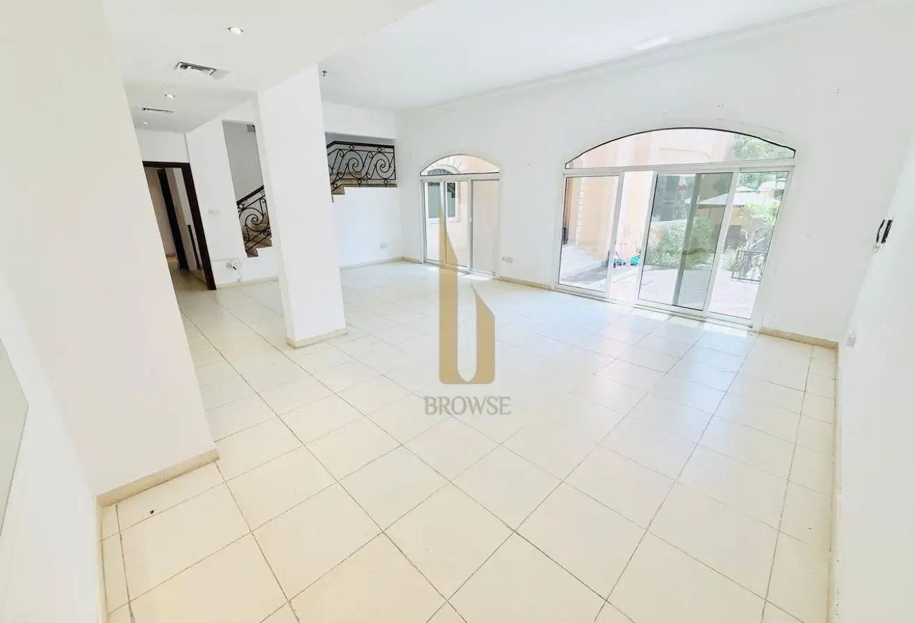 Shared Pool | 4BR Ensuite + Private Garden