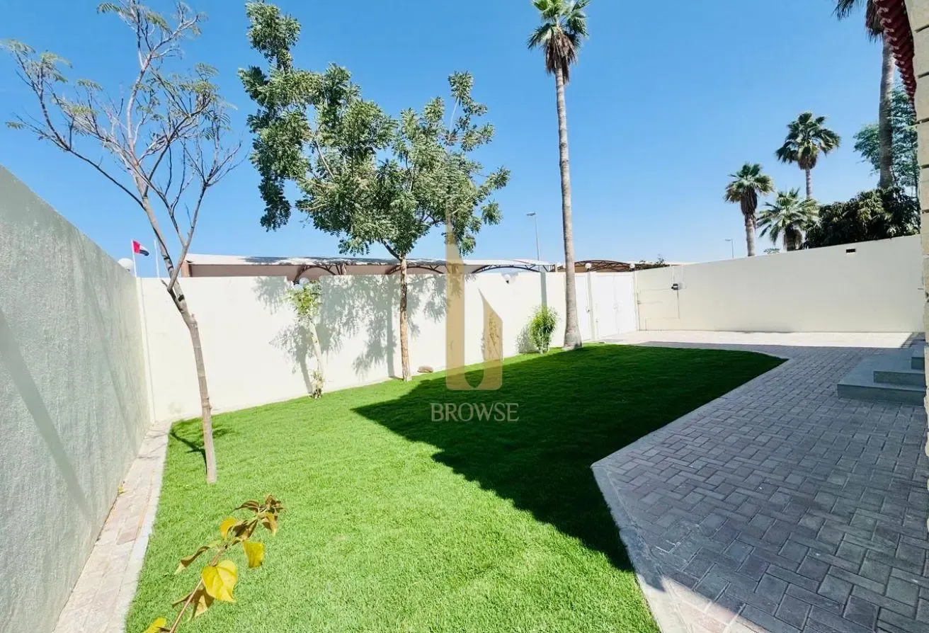 Renovated | Bathrooms+Kitchen+Flooring+Ceiling