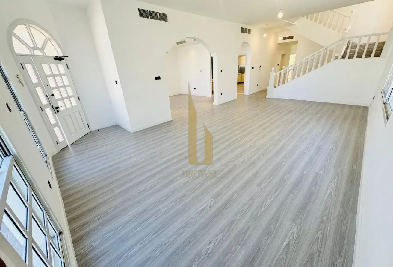 Renovated | Bathrooms+Kitchen+Flooring+Ceiling