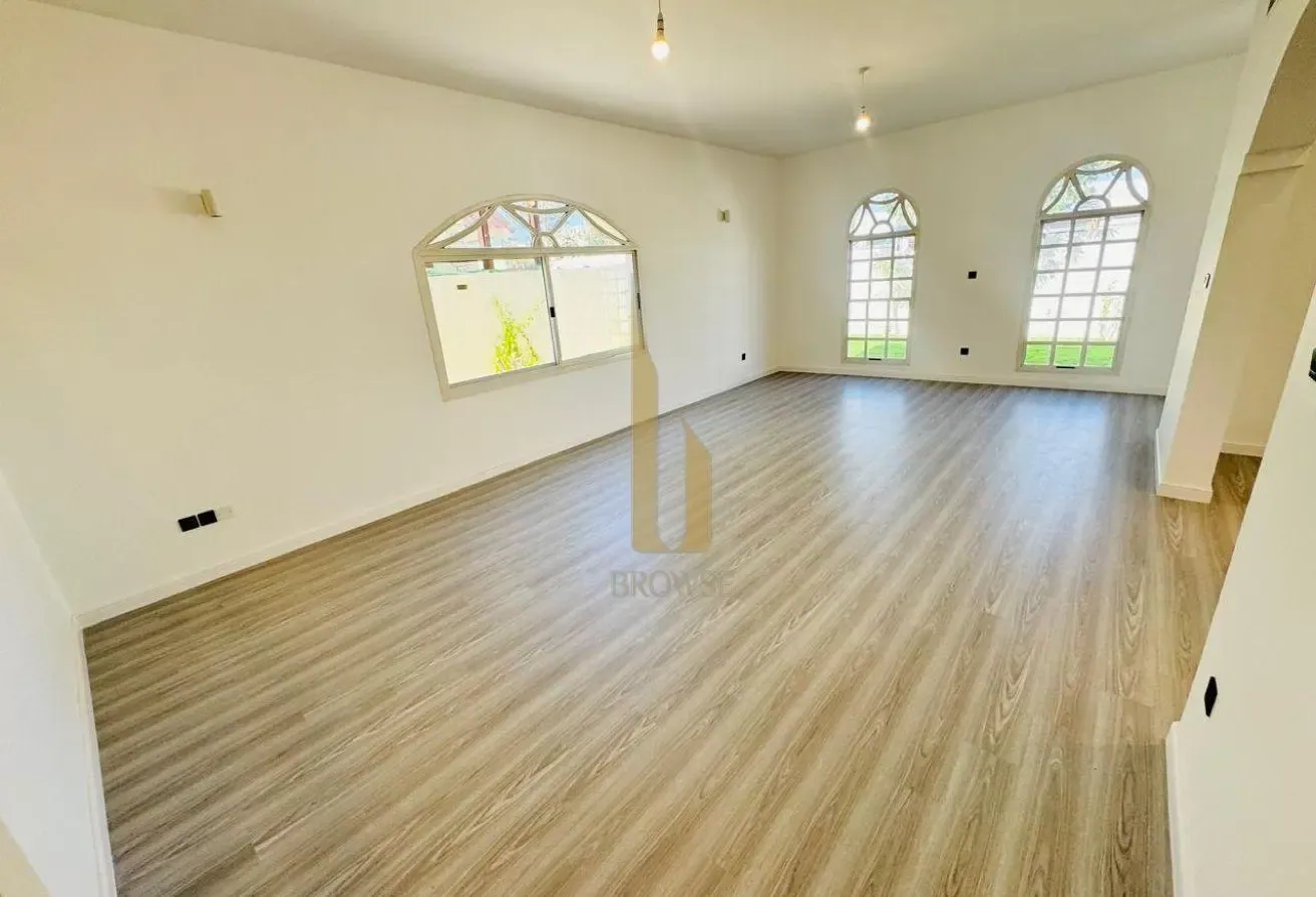 Renovated | Bathrooms+Kitchen+Flooring+Ceiling