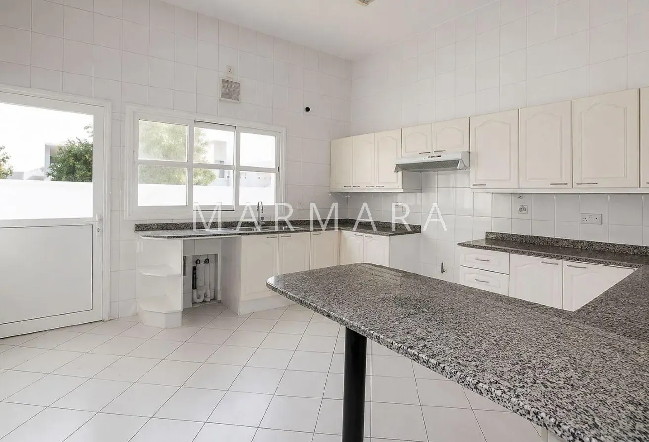 Charming 4 BR Villa | Private Garden| Umm Suqeim 1
