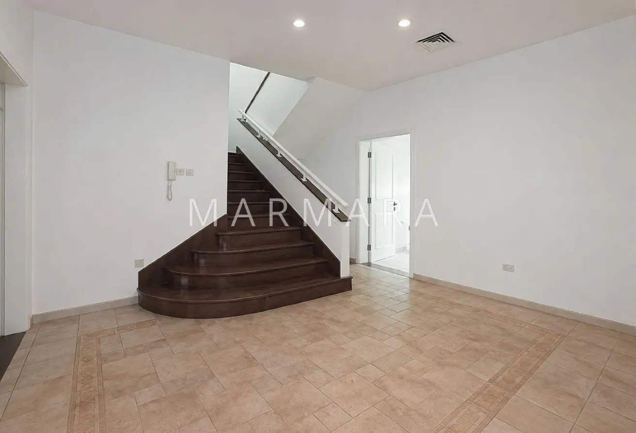 Charming 4 BR Villa | Private Garden| Umm Suqeim 1