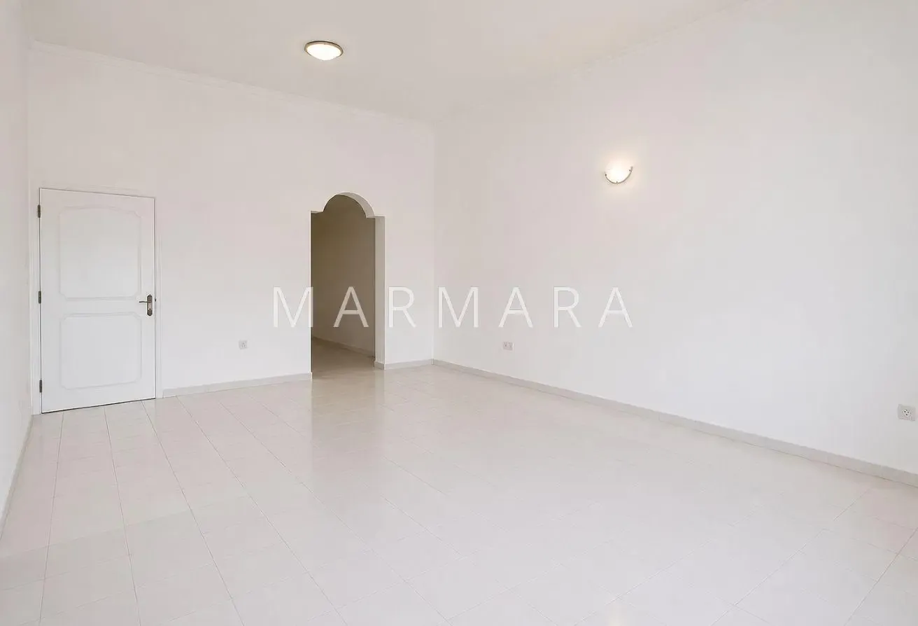 Charming 4 BR Villa | Private Garden| Umm Suqeim 1