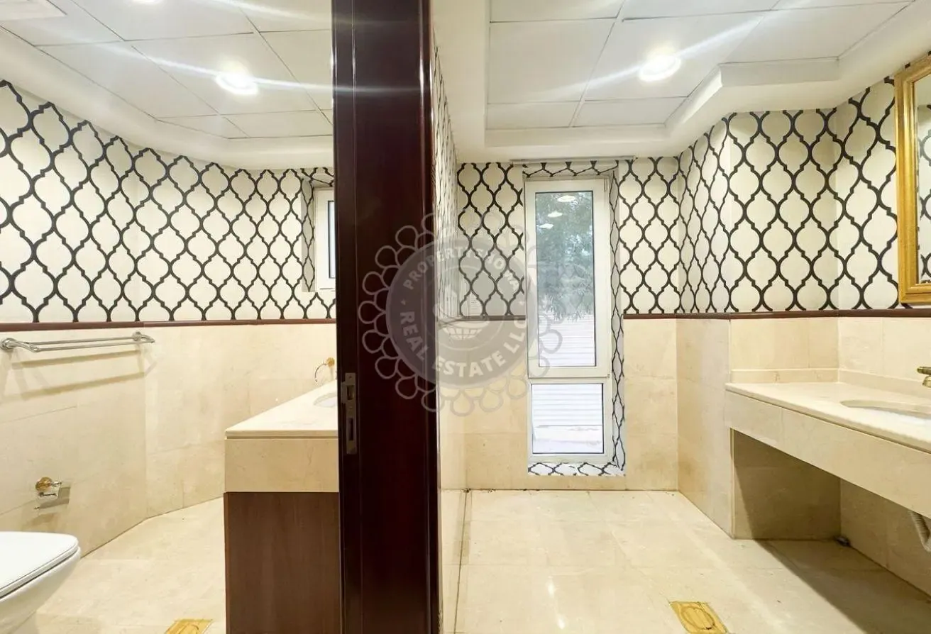 Exclusive Luxury 4-Bedroom Villa with Private Pool
