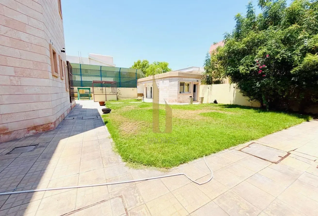 Luxurious Private Pool+Garden | Service Block