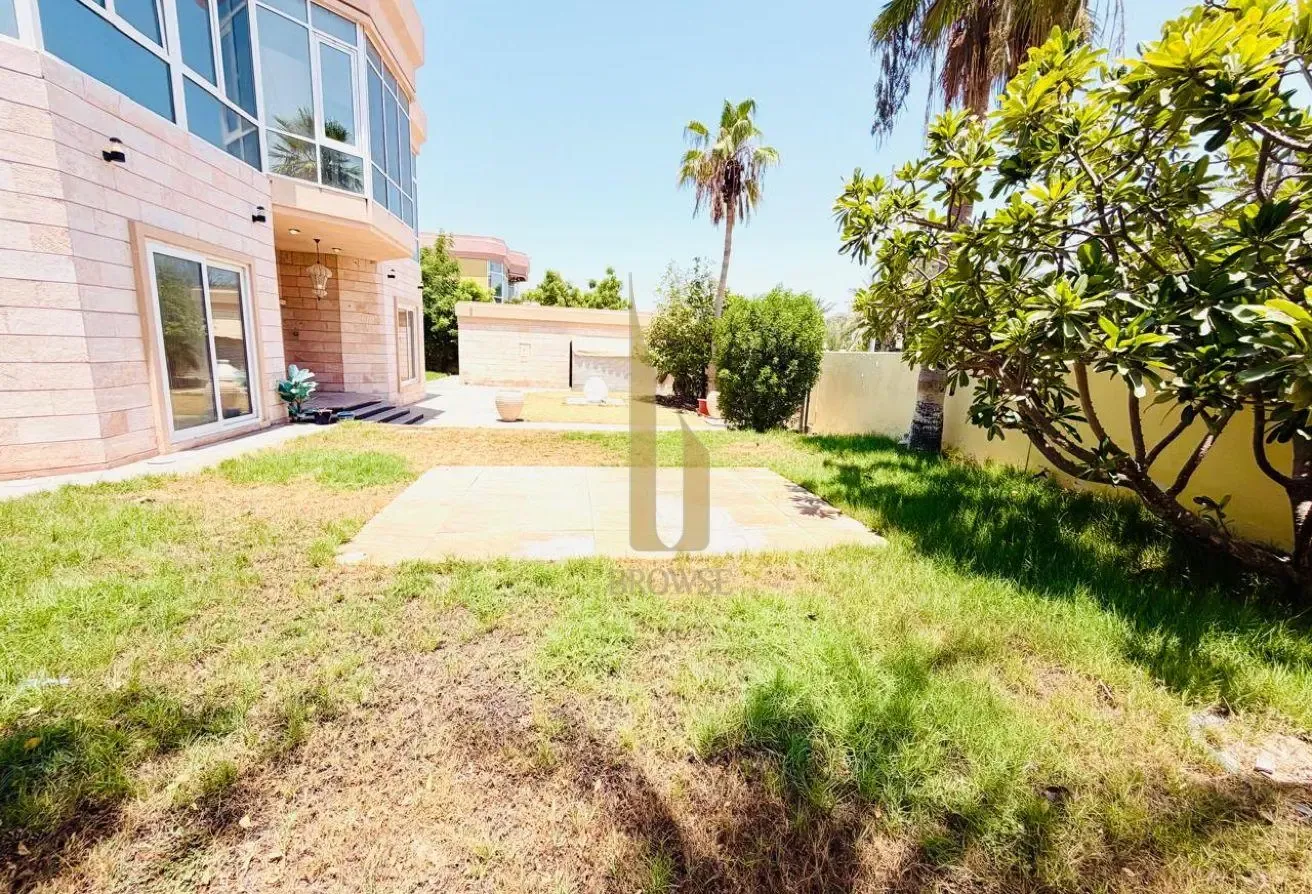 Luxurious Private Pool+Garden | Service Block