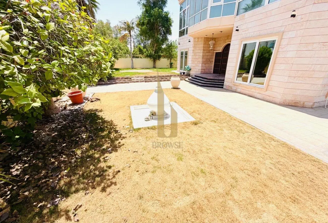 Luxurious Private Pool+Garden | Service Block