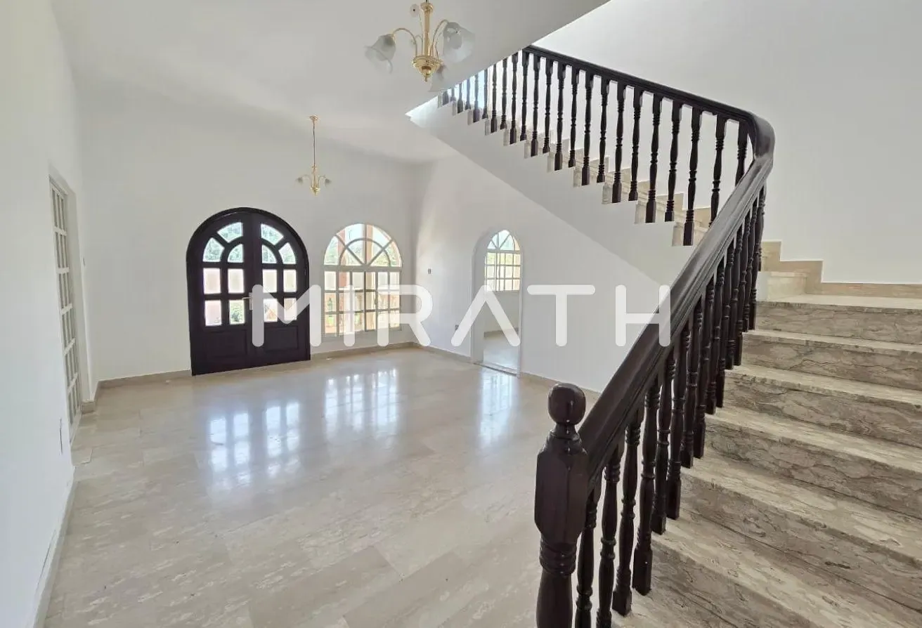 Independent Villa | Private Garden | Close to Park