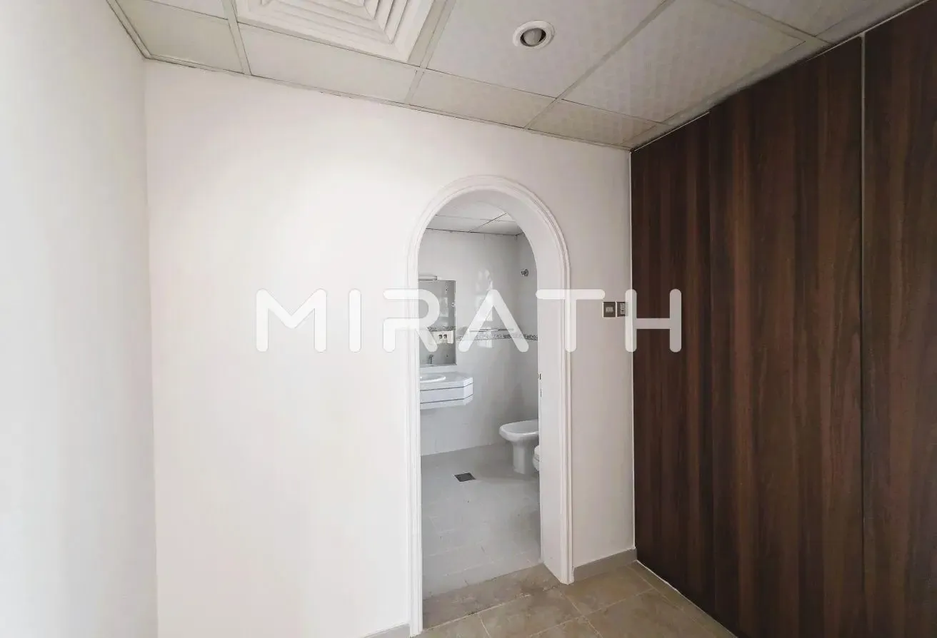 Independent Villa | Private Garden | Close to Park