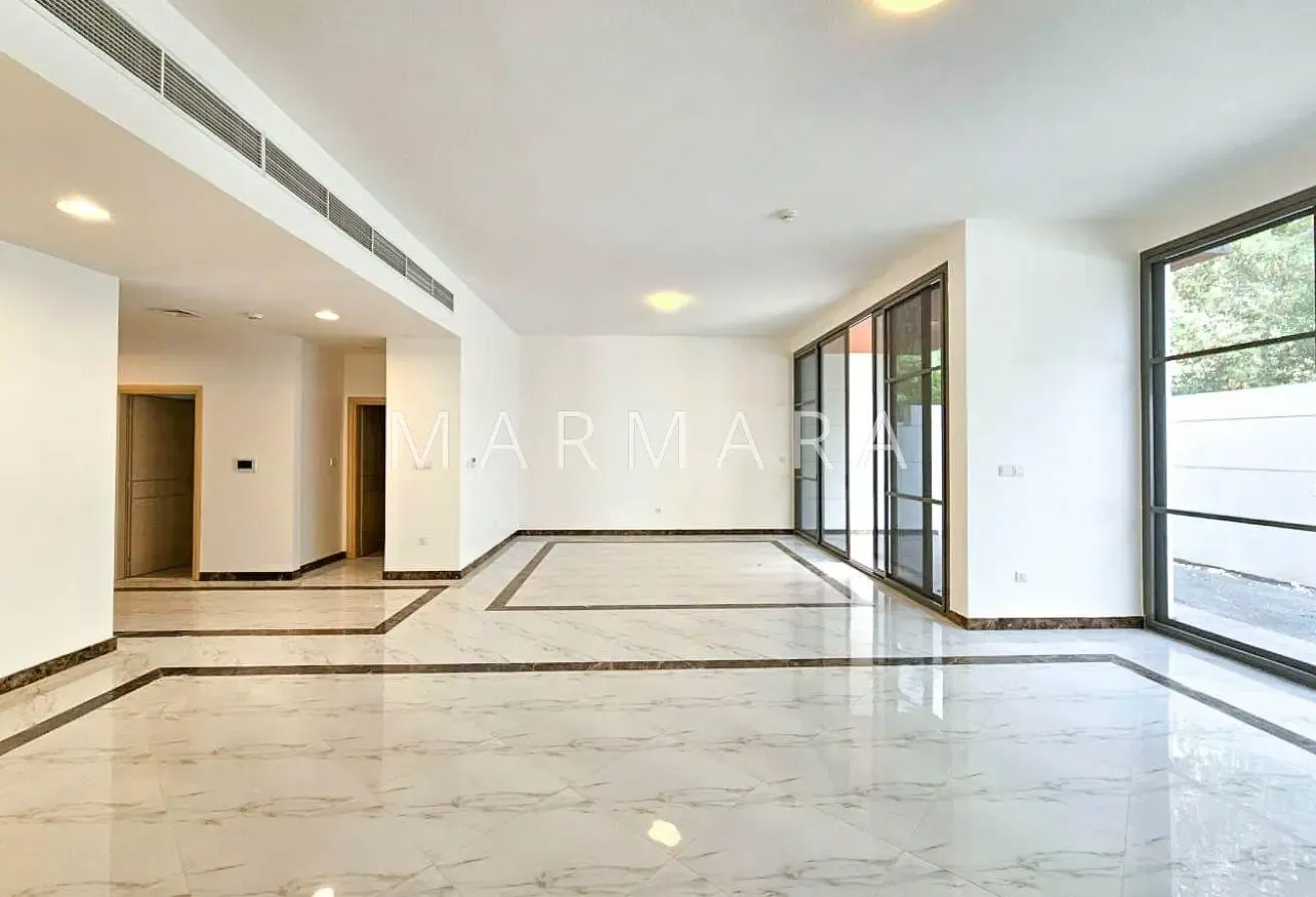 Luxury 4BR Villa | Private Garden | Prime Area