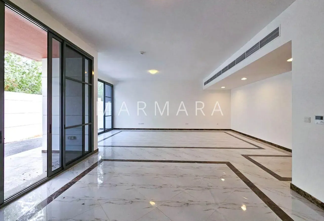 Luxury 4BR Villa | Private Garden | Prime Area