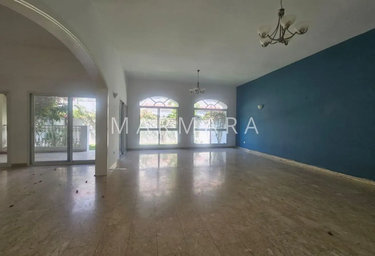 Spacious Well Maintained Villa | Garden | Vacant
