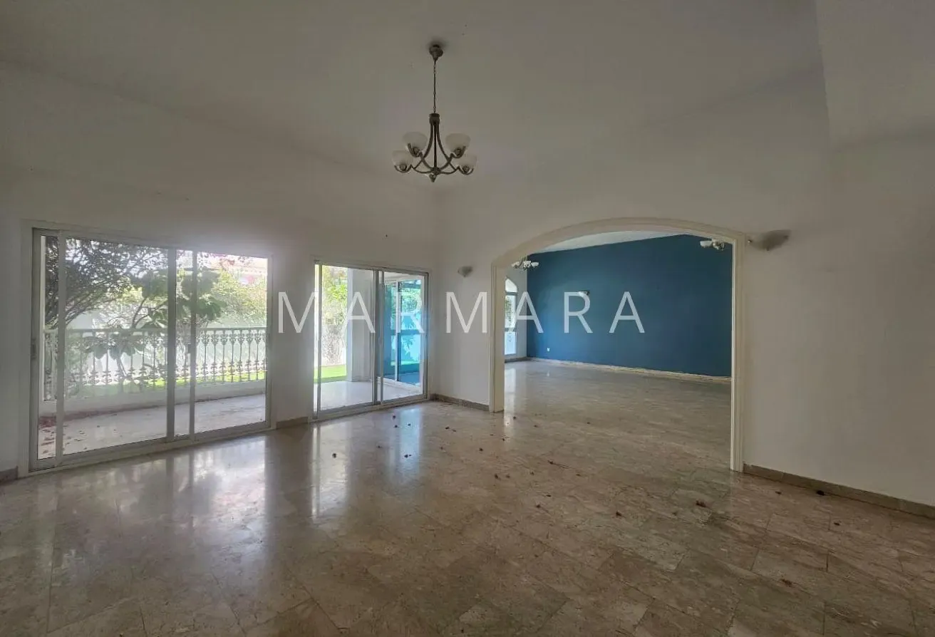 Spacious Well Maintained Villa | Garden | Vacant