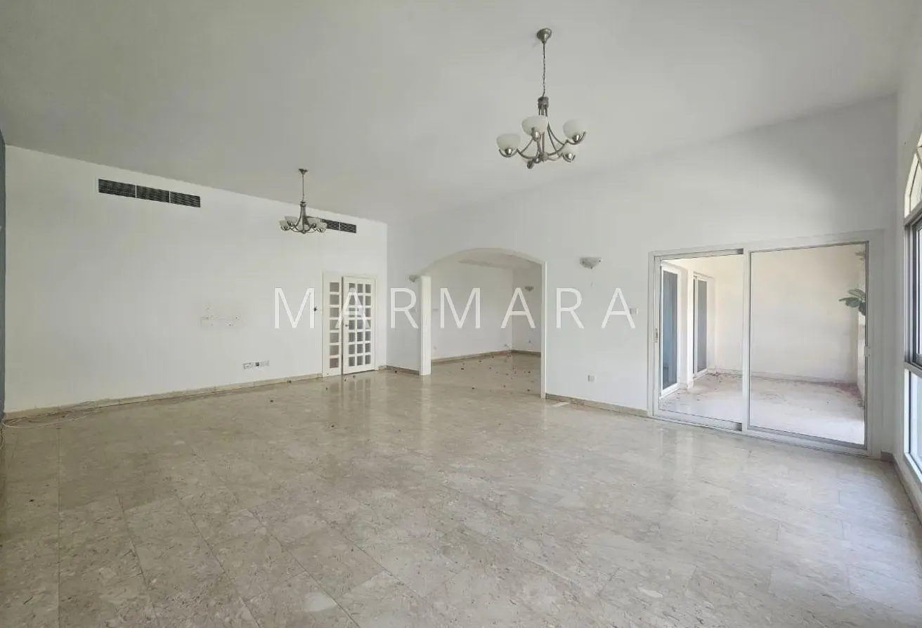 Spacious Well Maintained Villa | Garden | Vacant