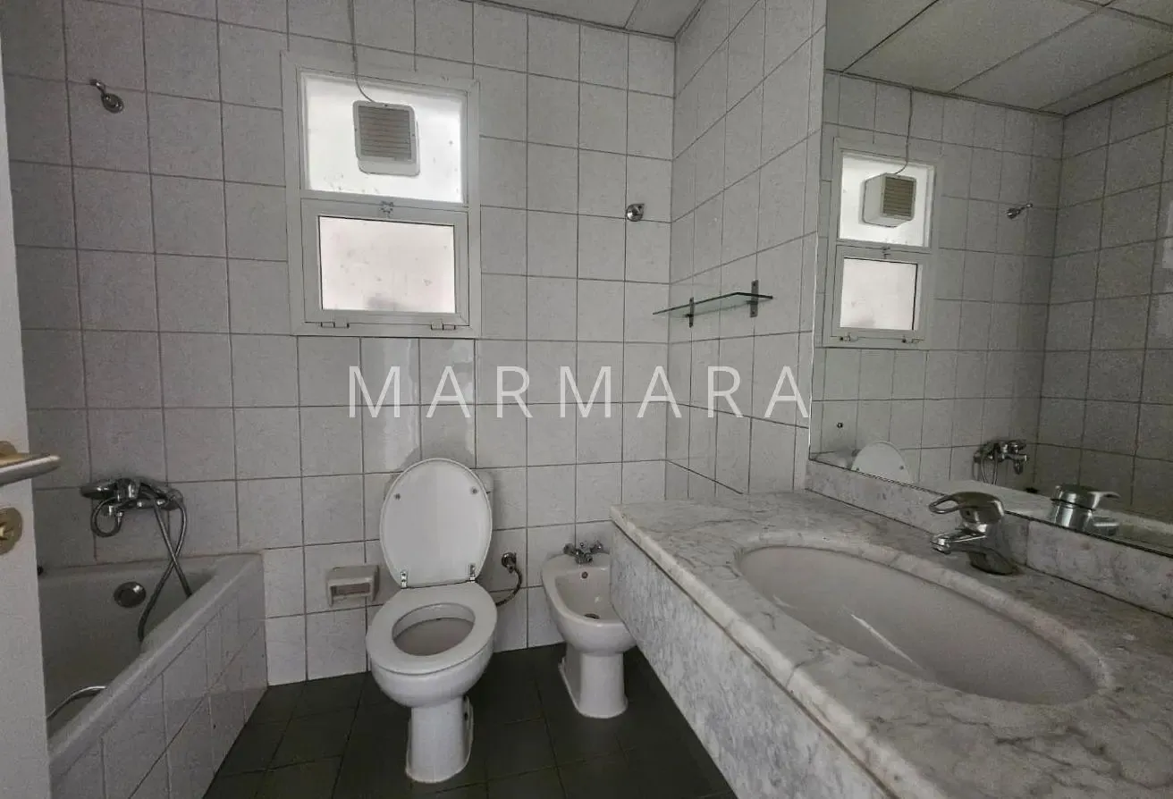 Spacious Well Maintained Villa | Garden | Vacant