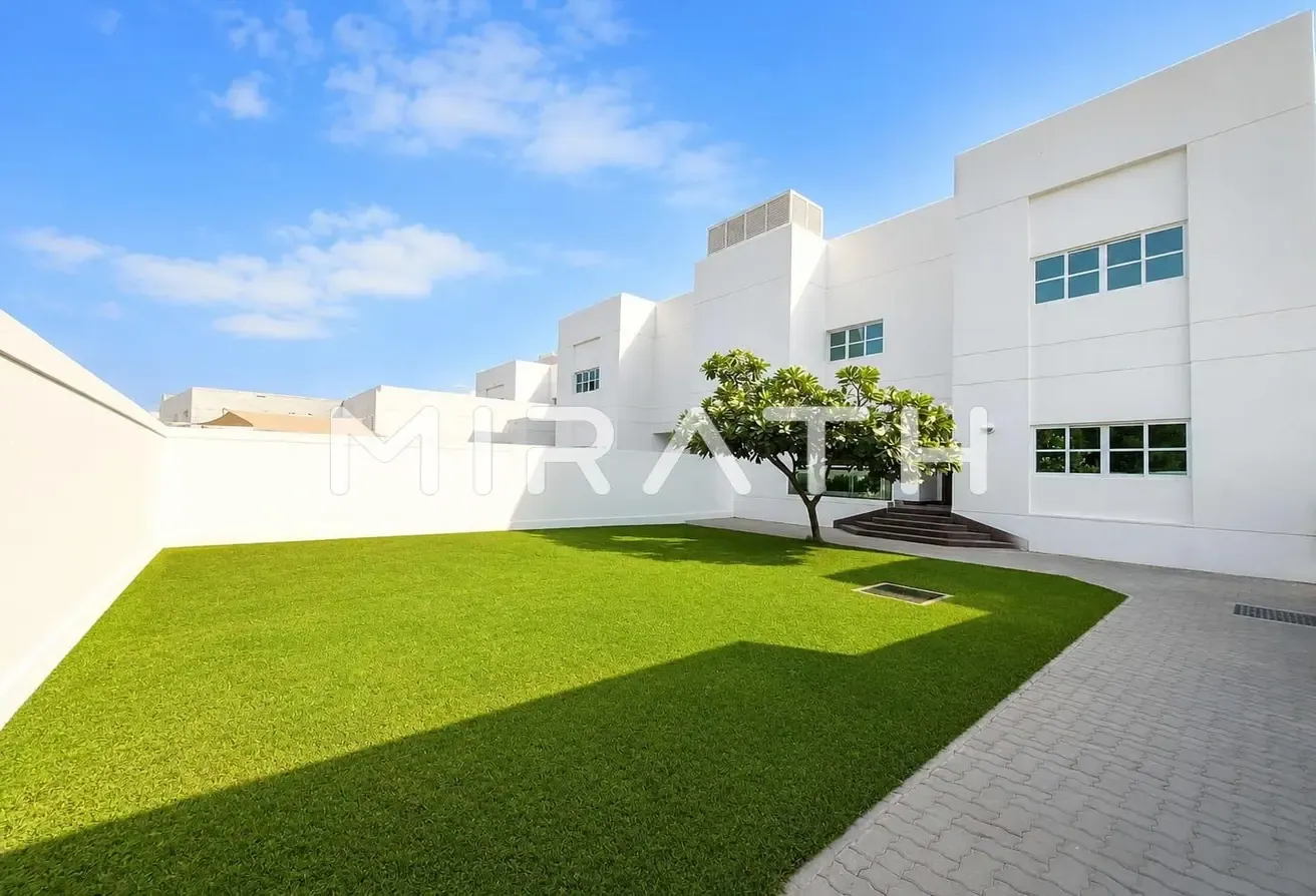 4BR + Private Green |Spacious Independent Villa