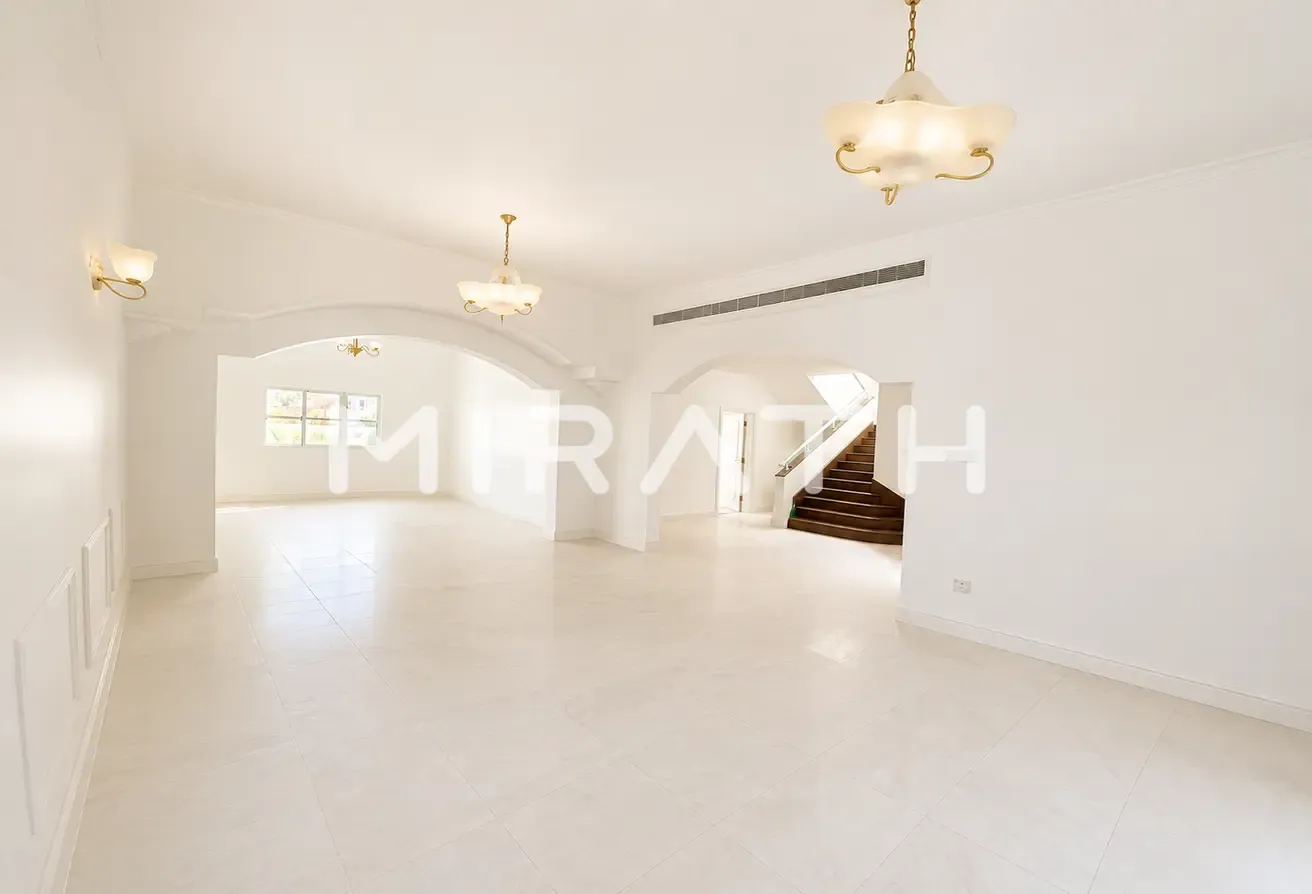 4BR + Private Green |Spacious Independent Villa