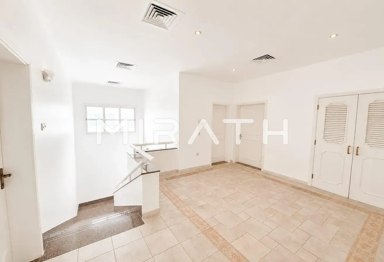 4BR + Private Green |Spacious Independent Villa